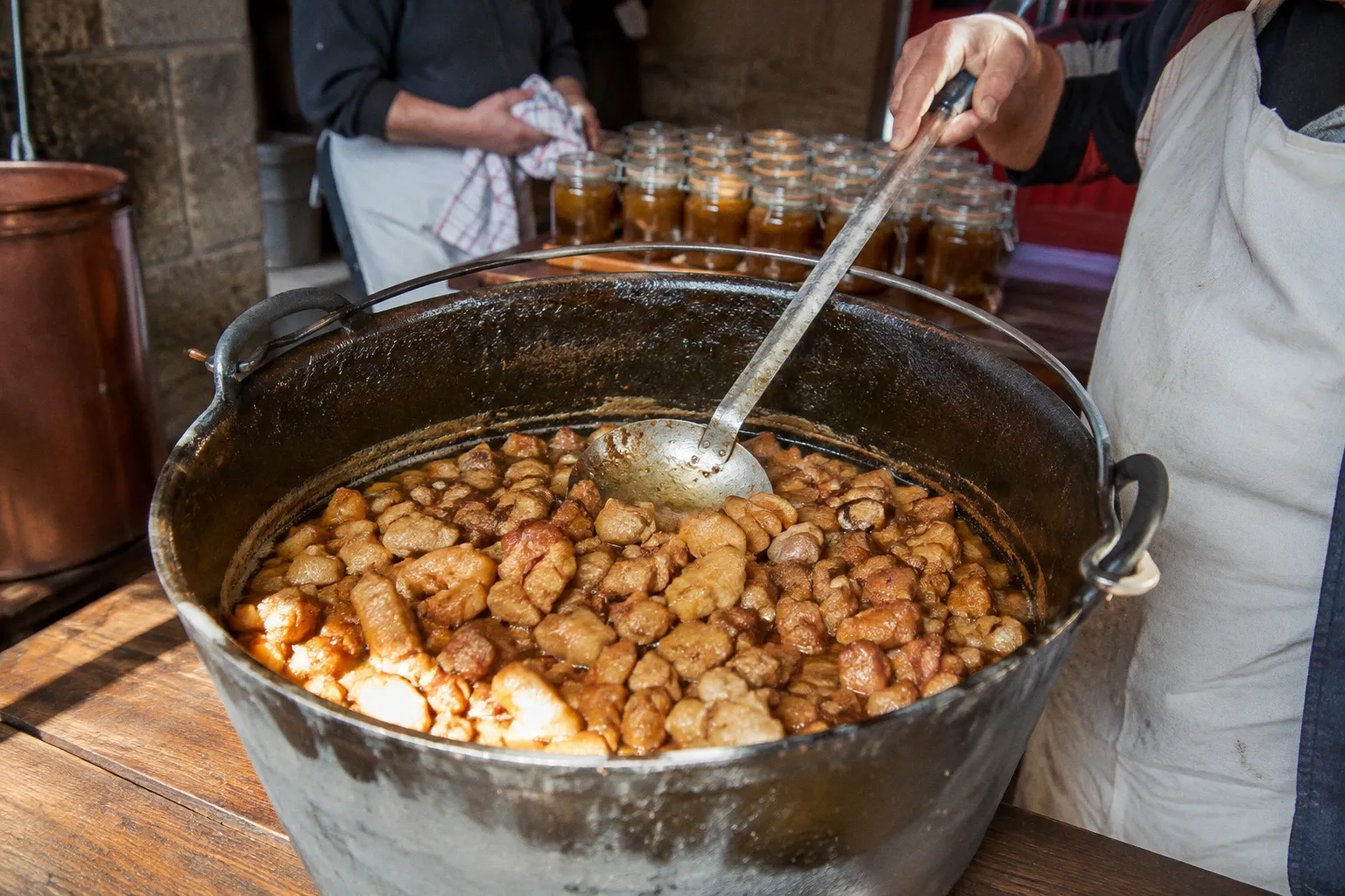 Rillons de Touraine : les secrets d'une cuisson au chaudron