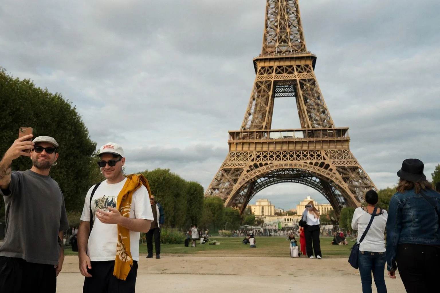 Tourisme en France : entre succès international et prudence budgétaire des ménages